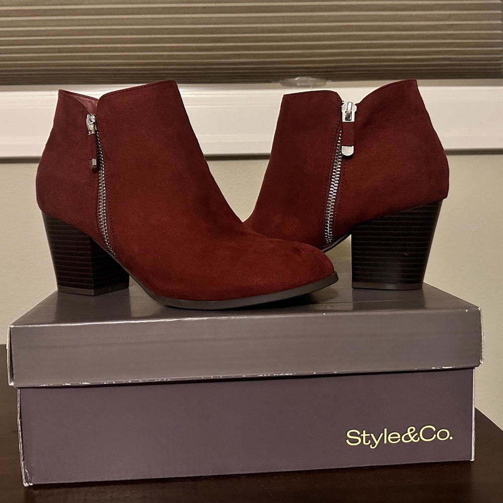 New in Box Style & Co. Women's Burgundy Wine Microsuede Ankle Boots Size 8